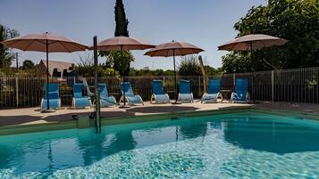 Una piscina techada, una piscina climatizada