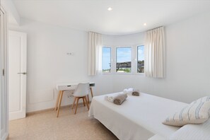 4 soverom, wi-fi (inkludert) og sengetøy