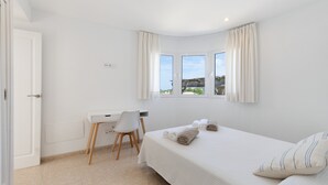 A bedroom with a bed, a desk, and a chair. - Villa 'V206  Isabel' with Sea View, Wi-Fi and Air Conditioning (San Jaime Mediterráneo)