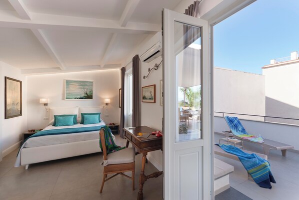 2 Schlafzimmer, Schreibtisch, Bügeleisen/Bügelbrett, Reisekinderbett