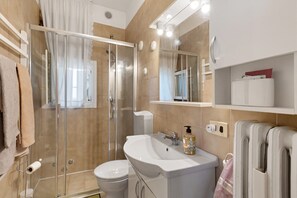 Bruser, hårtørrer, håndklæder