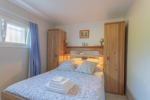 2 bedrooms, iron/ironing board, free WiFi, bed sheets - Apartment 'Aramits Pyrénées Béarnaises' with Private Terrace, Shared Garden and Wi-Fi (Aramits)