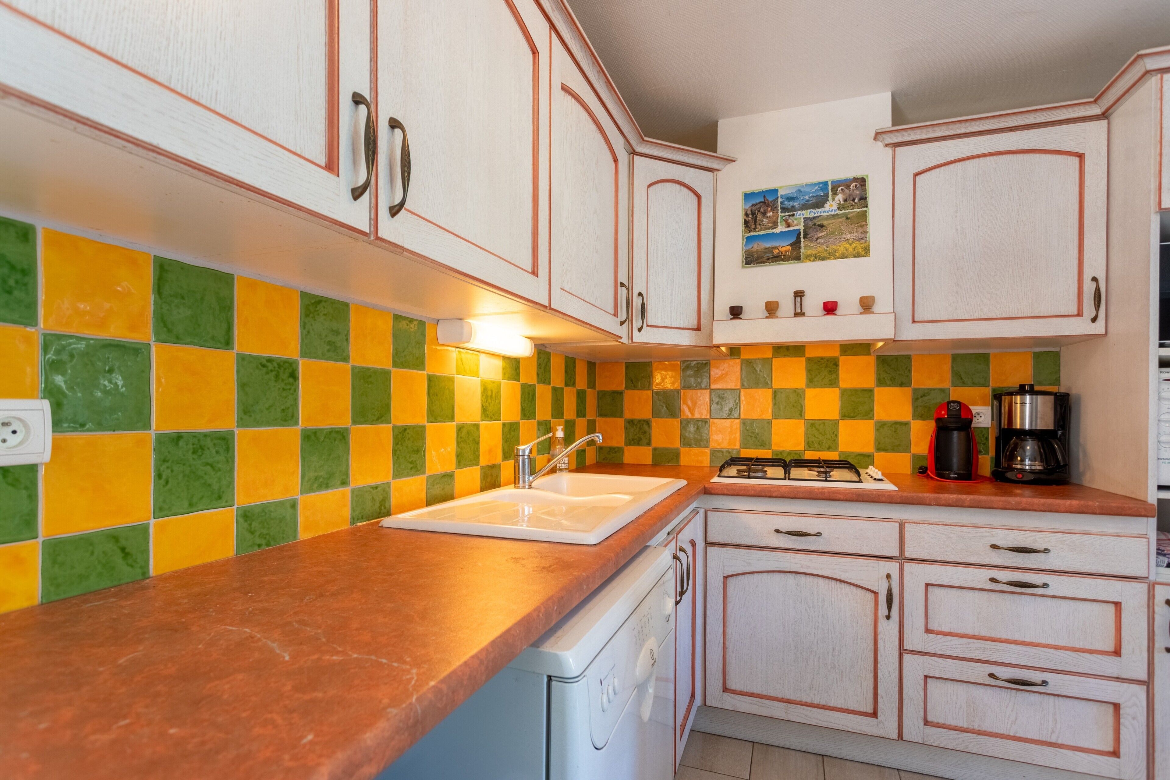 雪櫃、微波爐、焗爐、爐具