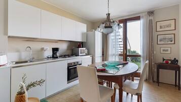 Fridge, microwave, oven, stovetop