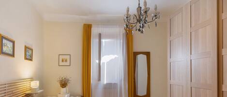 2 室のベッドルーム、アイロン / アイロン台、WiFi (無料)、ベッドシーツ