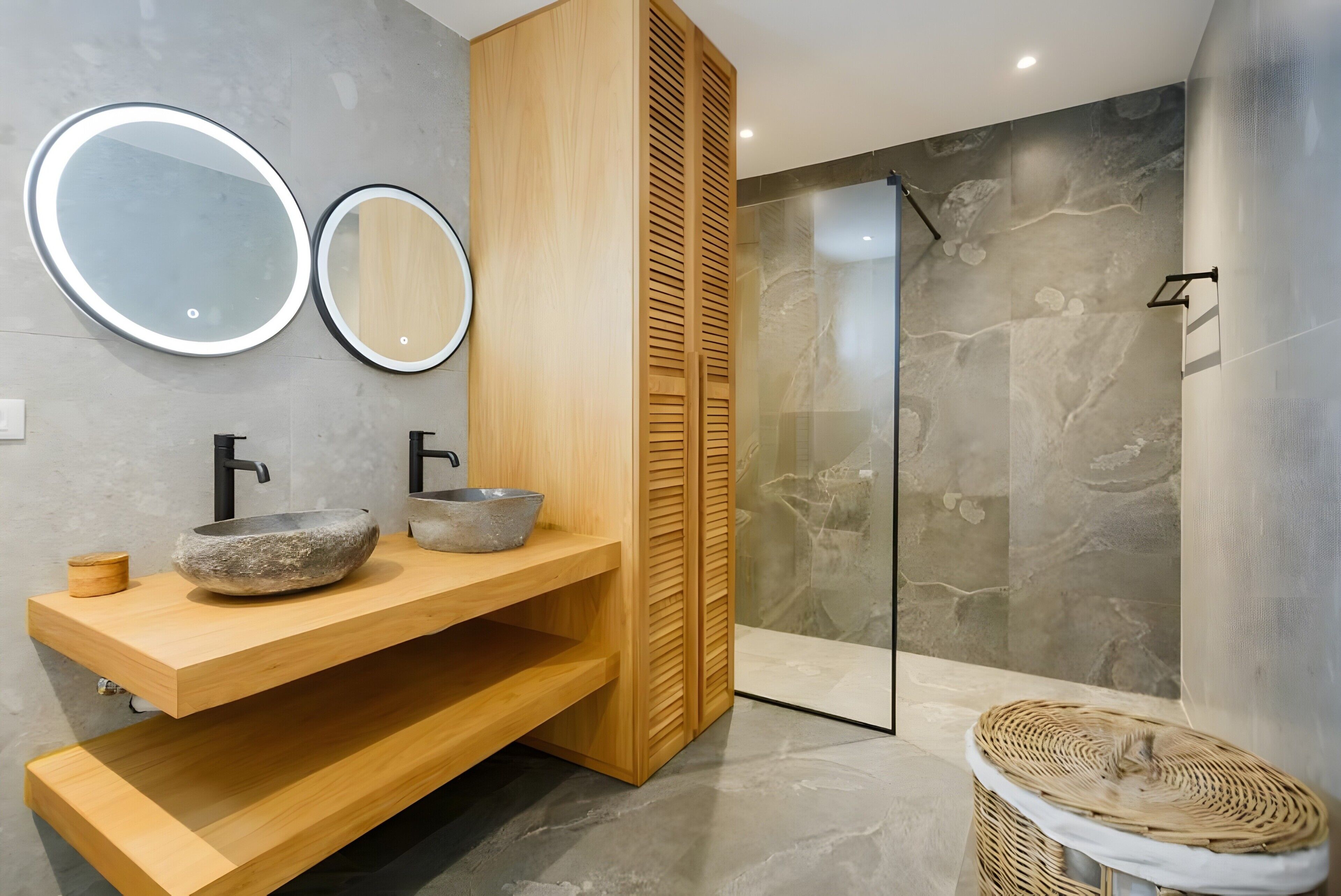 Een douche, een haardroger, handdoeken