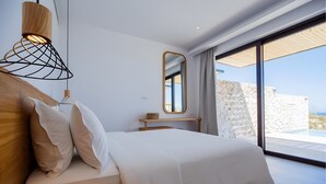 Una camera da letto moderna con un letto, un comodino e una grande finestra.