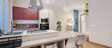 Fridge, microwave, oven, stovetop