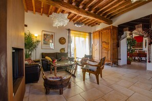 TV, fireplace - Couleur Safran - CHAOURCE (CHAOURCE)