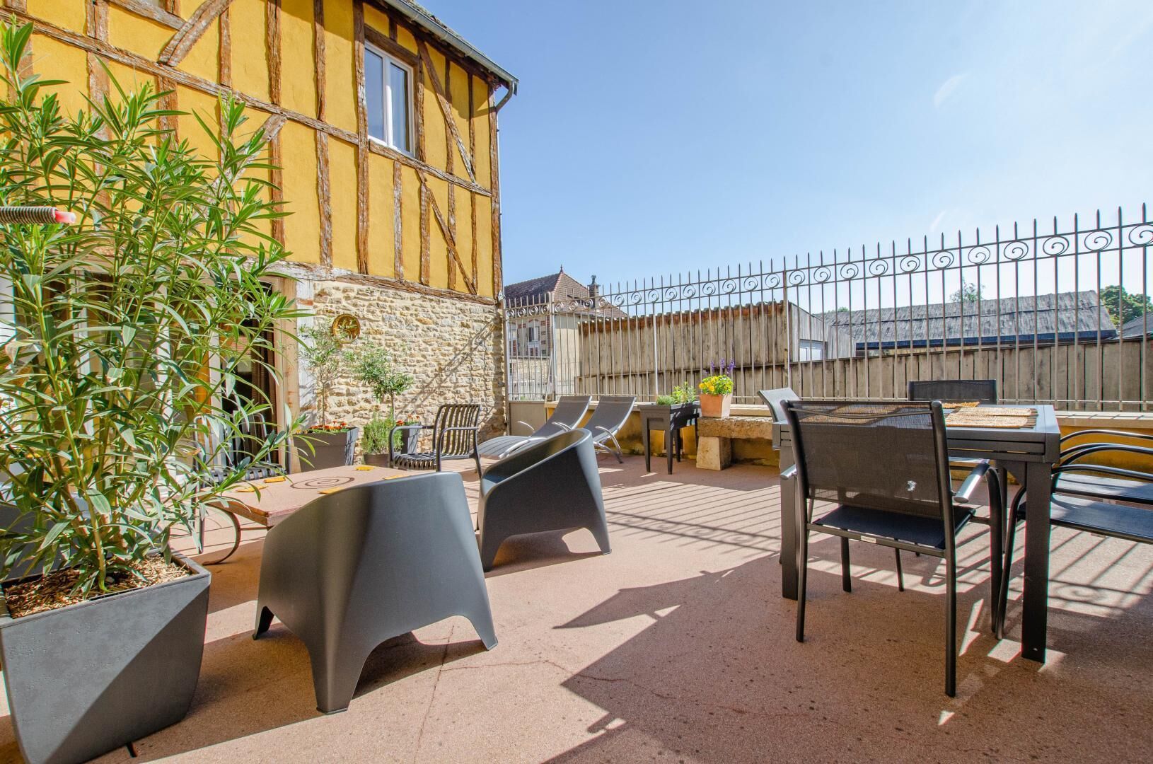 屋外ダイニングエリア