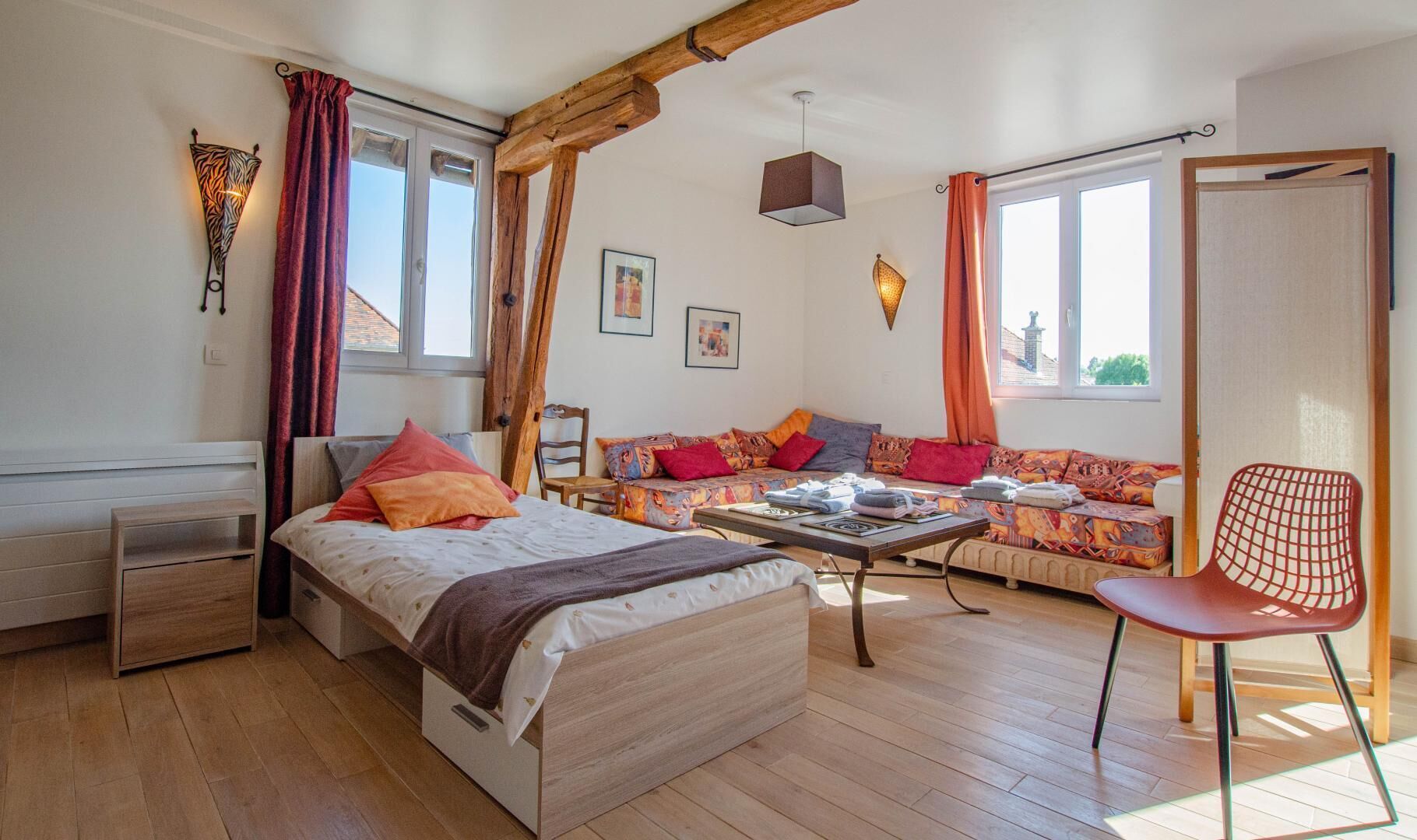 2 bedrooms, travel crib, free WiFi