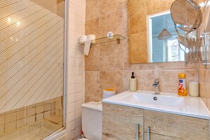 Shower, hair dryer - Apartment 'Nid Douillet' with Wi-Fi (Le Pouliguen)