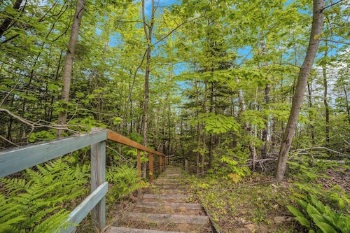 The Greenwall Cottage: A Peaceful Winter Retreat on Lake Huron