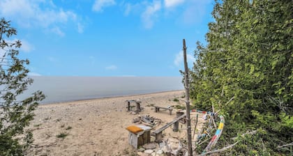 The Greenwall Cottage: Just listed! On Lake Huron!
