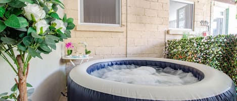 Baignoire à remous extérieure