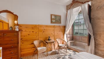 1 habitación, tabla de planchar con plancha, wifi gratis y ropa de cama