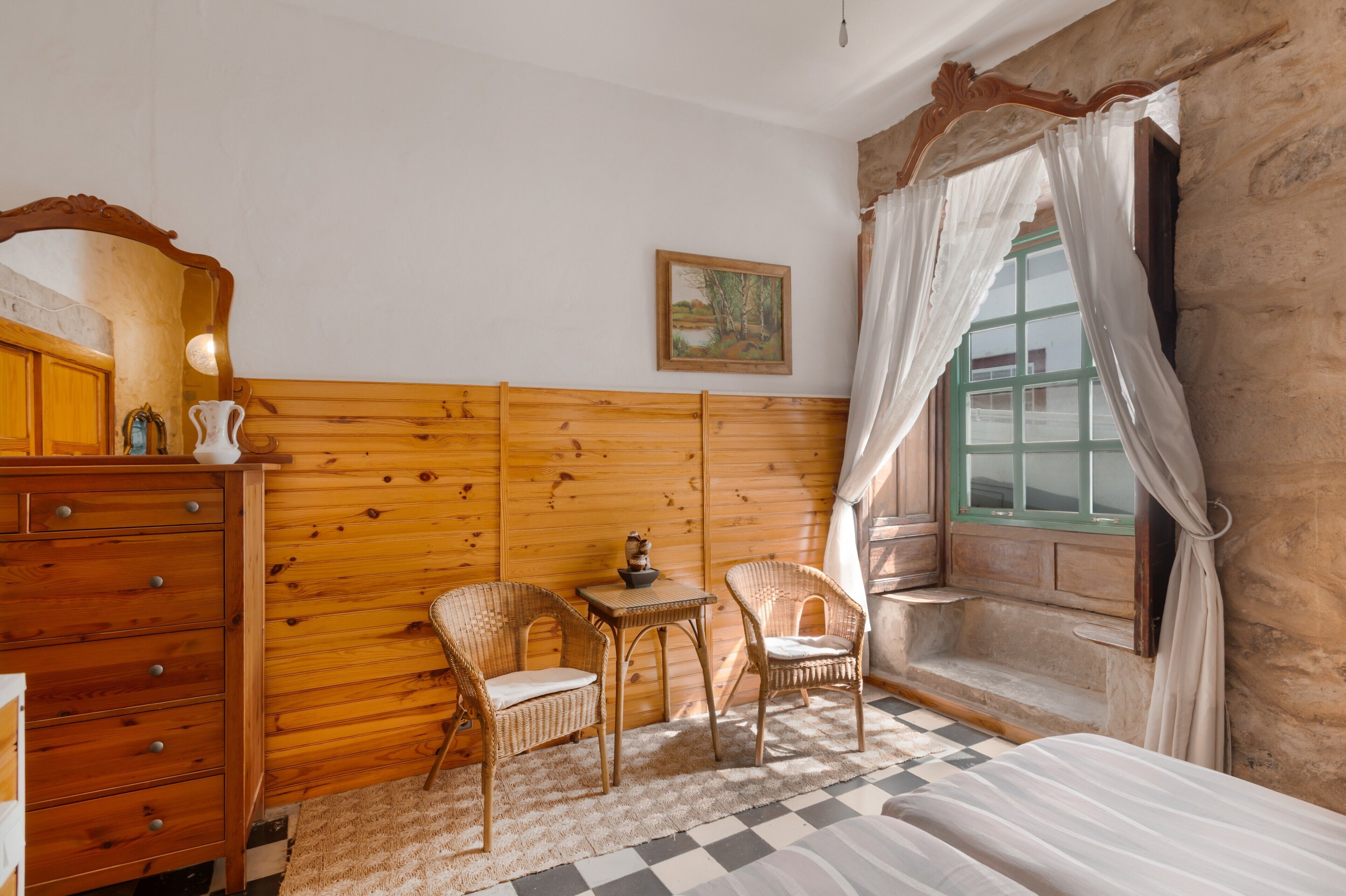 1 slaapkamer, een strijkplank/strijkijzer, gratis wifi, beddengoed