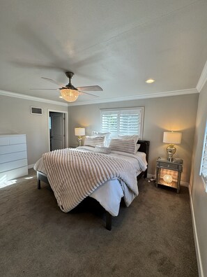 4 chambres, fer et planche à repasser, Wi-Fi gratuit, draps fournis