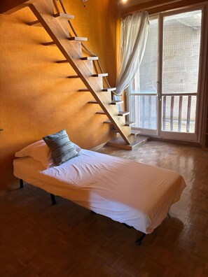 2 bedrooms, bed sheets