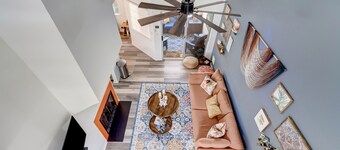 Bohemian MidCity/3 minutes from MidCity Huntsville/Updated Condo/Outdoor Balcony