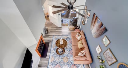 Bohemian MidCity/3 minutes from MidCity Huntsville/Updated Condo/Outdoor Balcony