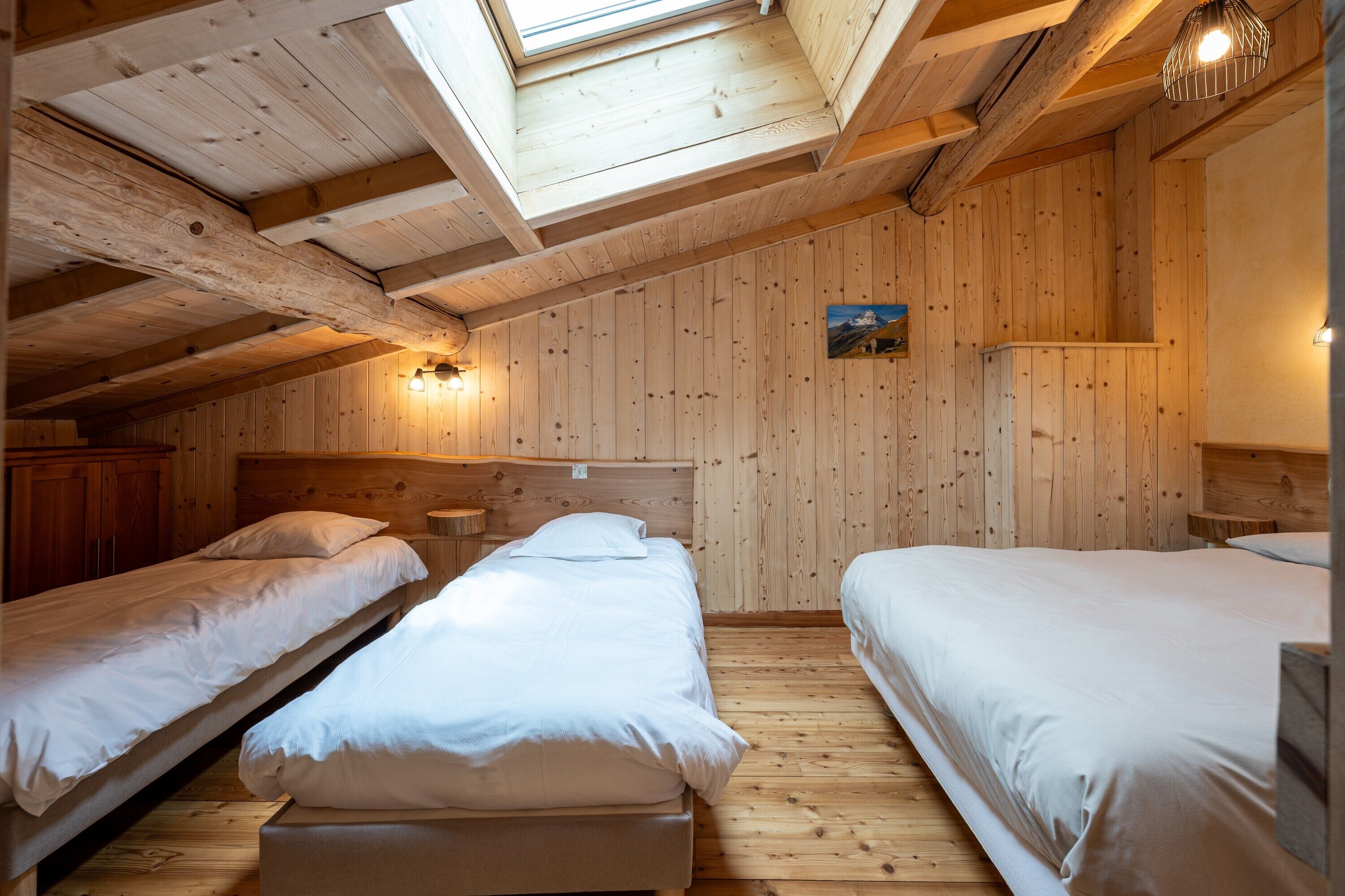 4 soverom, strykejern/-brett, wi-fi (inkludert) og sengetøy