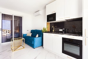 Micro-ondes, four, plaque de cuisson, lave-vaisselle