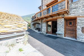Exterior detail - Apartment 'Ô Canton' with Mountain View, Private Terrace and Wi-Fi (Val-Cenis)
