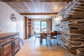 Dining - Apartment 'Ô Canton' with Mountain View, Private Terrace and Wi-Fi (Val-Cenis)