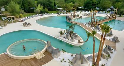 Caravan 'Mobil-Home' with Shared Pool and Private Terrace