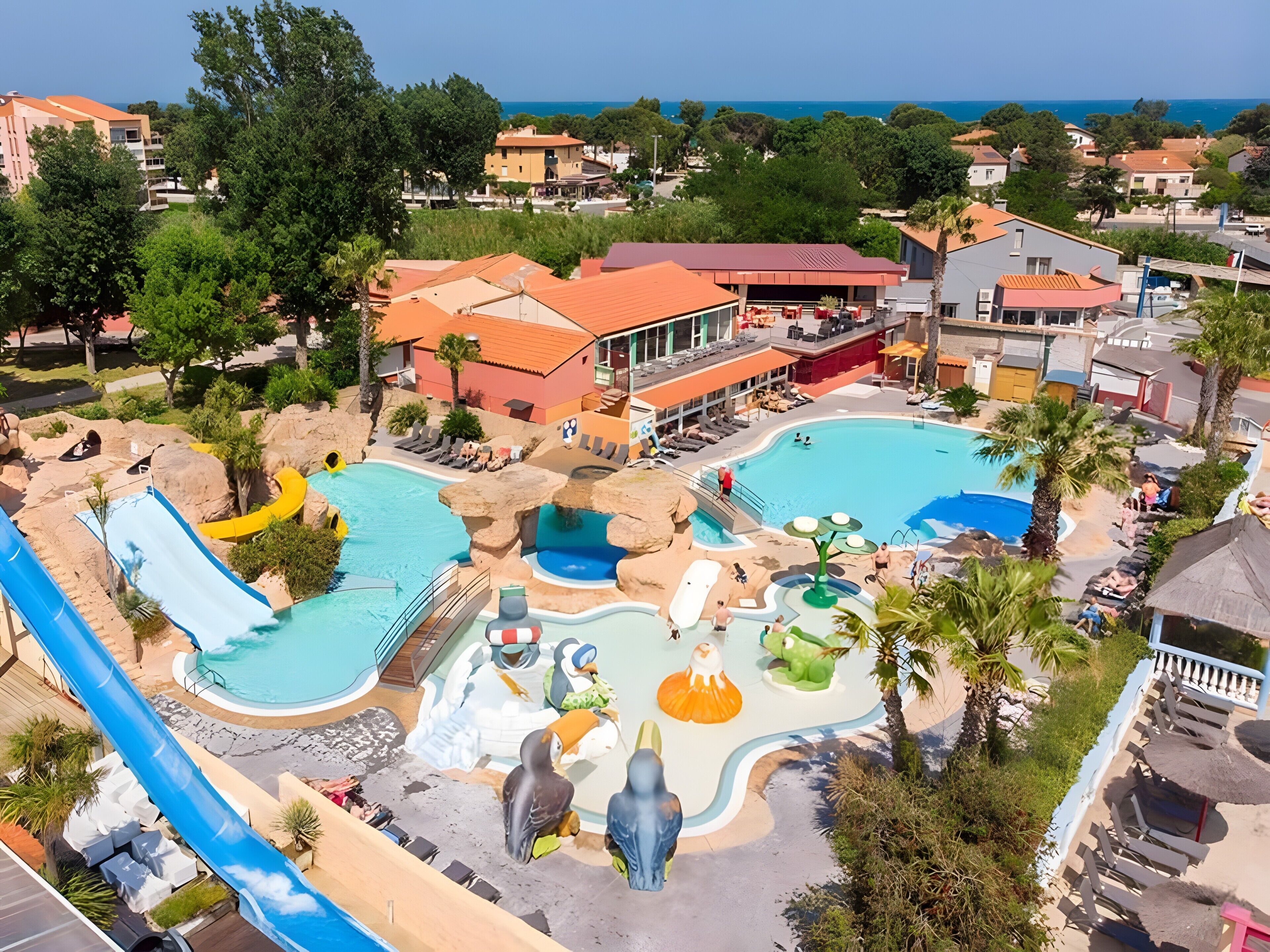 Een binnenzwembad, een verwarmd zwembad