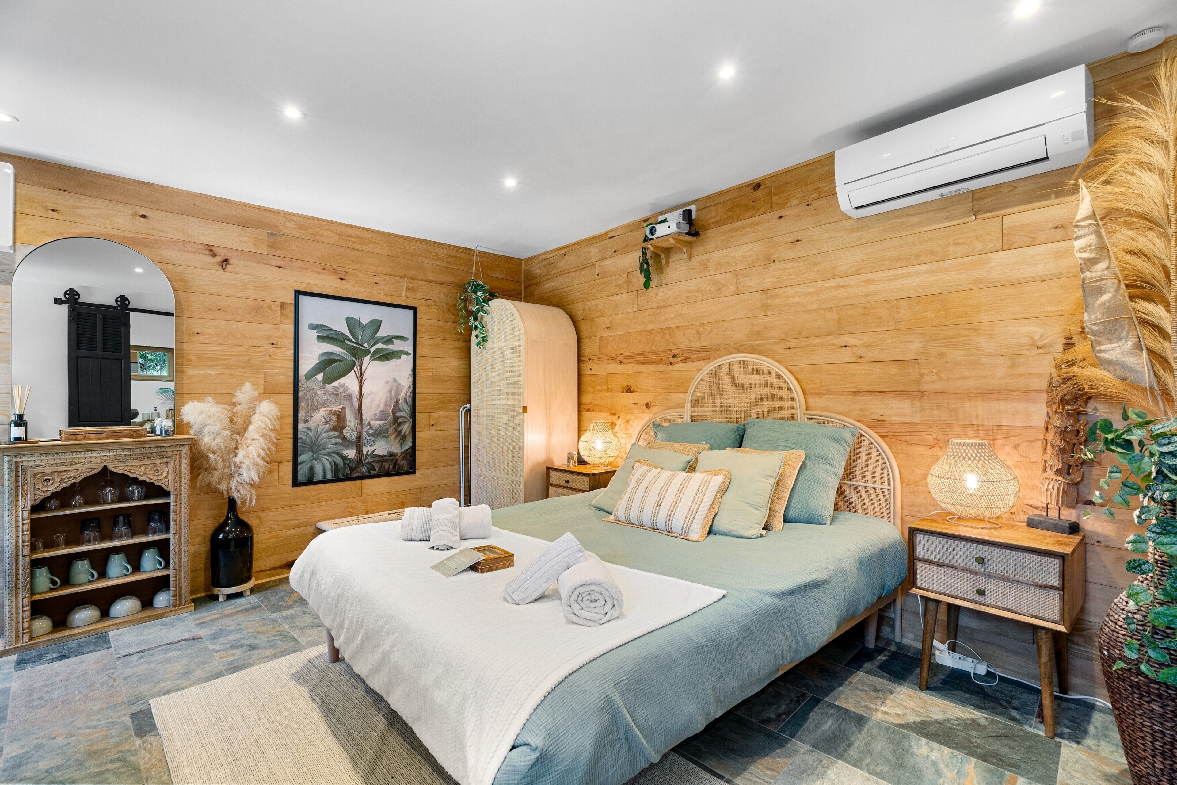 1 habitación, tabla de planchar con plancha, wifi gratis y ropa de cama 