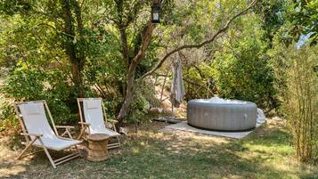 Bain à remous extérieur