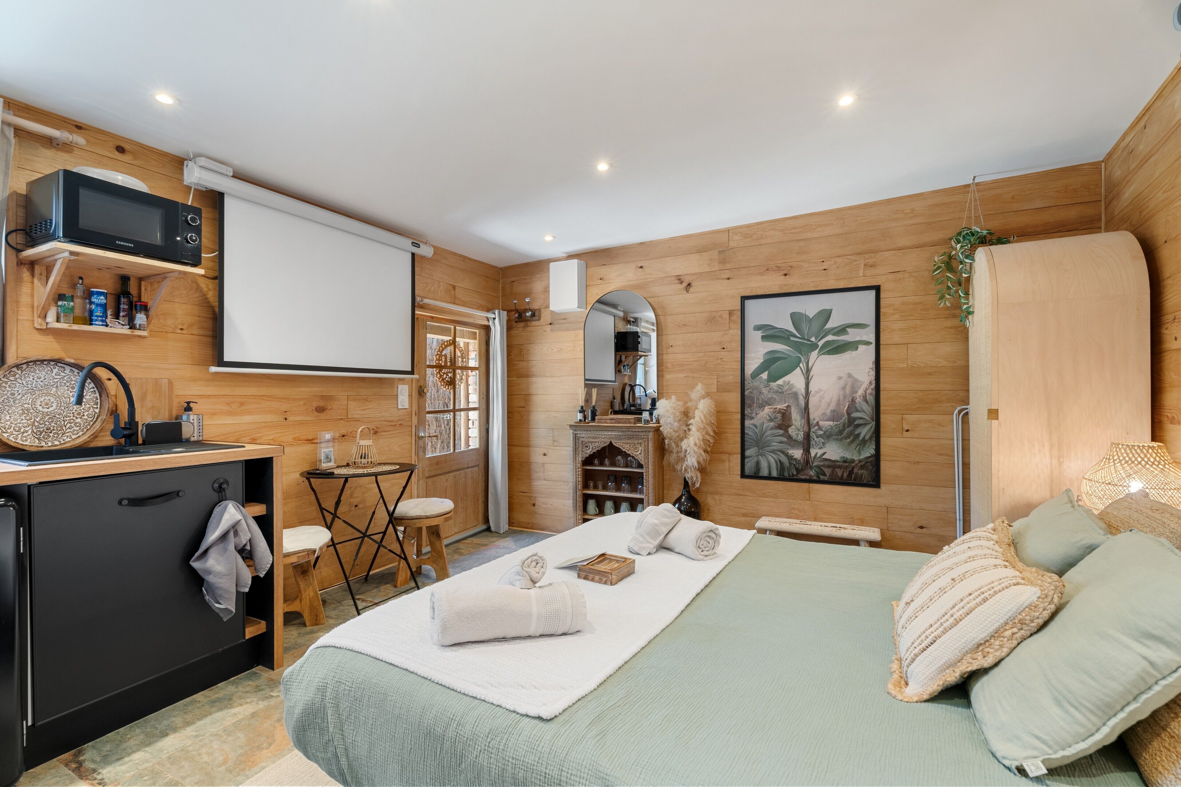 1 habitación, tabla de planchar con plancha, wifi gratis y ropa de cama 