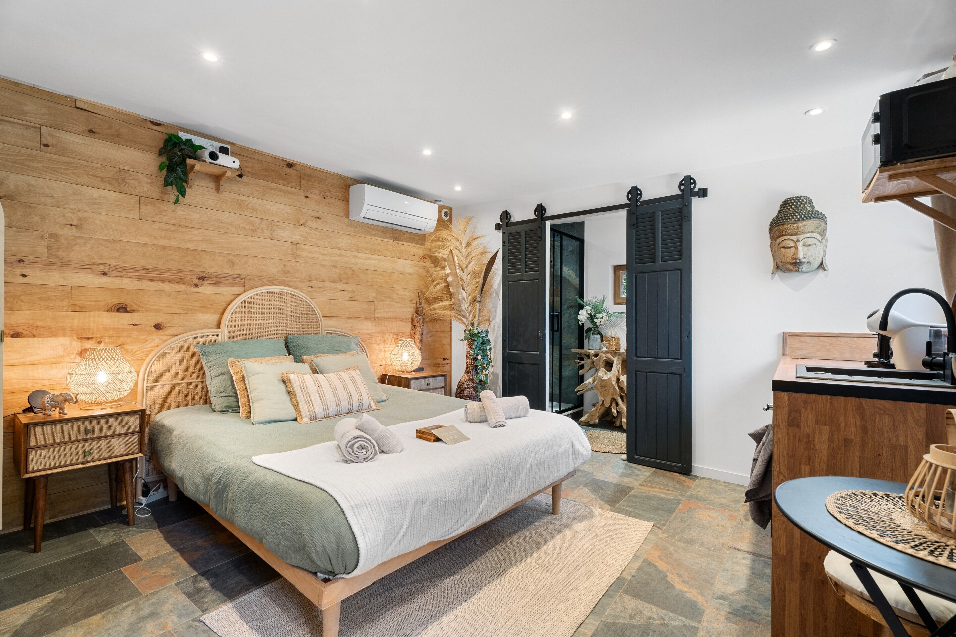 1 soverom, strykejern/-brett, wi-fi (inkludert) og sengetøy