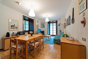 Dining - Apartment 'Pineta' with Mountain View, Shared Garden and Wi-Fi (Chiesa In Valmalenco)