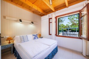 7 bedrooms, iron/ironing board, free WiFi, bed sheets - Apartment 'Can Neo' with Sea View, Wi-Fi and Air Conditioning (Unknown)