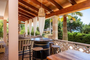 Outdoor dining - Apartment 'Can Neo' with Sea View, Wi-Fi and Air Conditioning (Unknown)