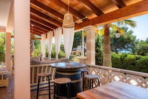 Outdoor dining - Apartment 'Can Neo' with Sea View, Wi-Fi and Air Conditioning (Unknown)