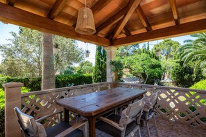 Outdoor dining - Apartment 'Can Neo' with Sea View, Wi-Fi and Air Conditioning (Unknown)