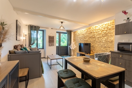 TV, stereo. Holiday Home 'Cholena - Domaine Helaku' with Shared Terrace, Shared Garden and Wi-Fi