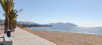 Apartment 'Vistas Al Mar' with Sea View, Wi-Fi and Air Conditioning