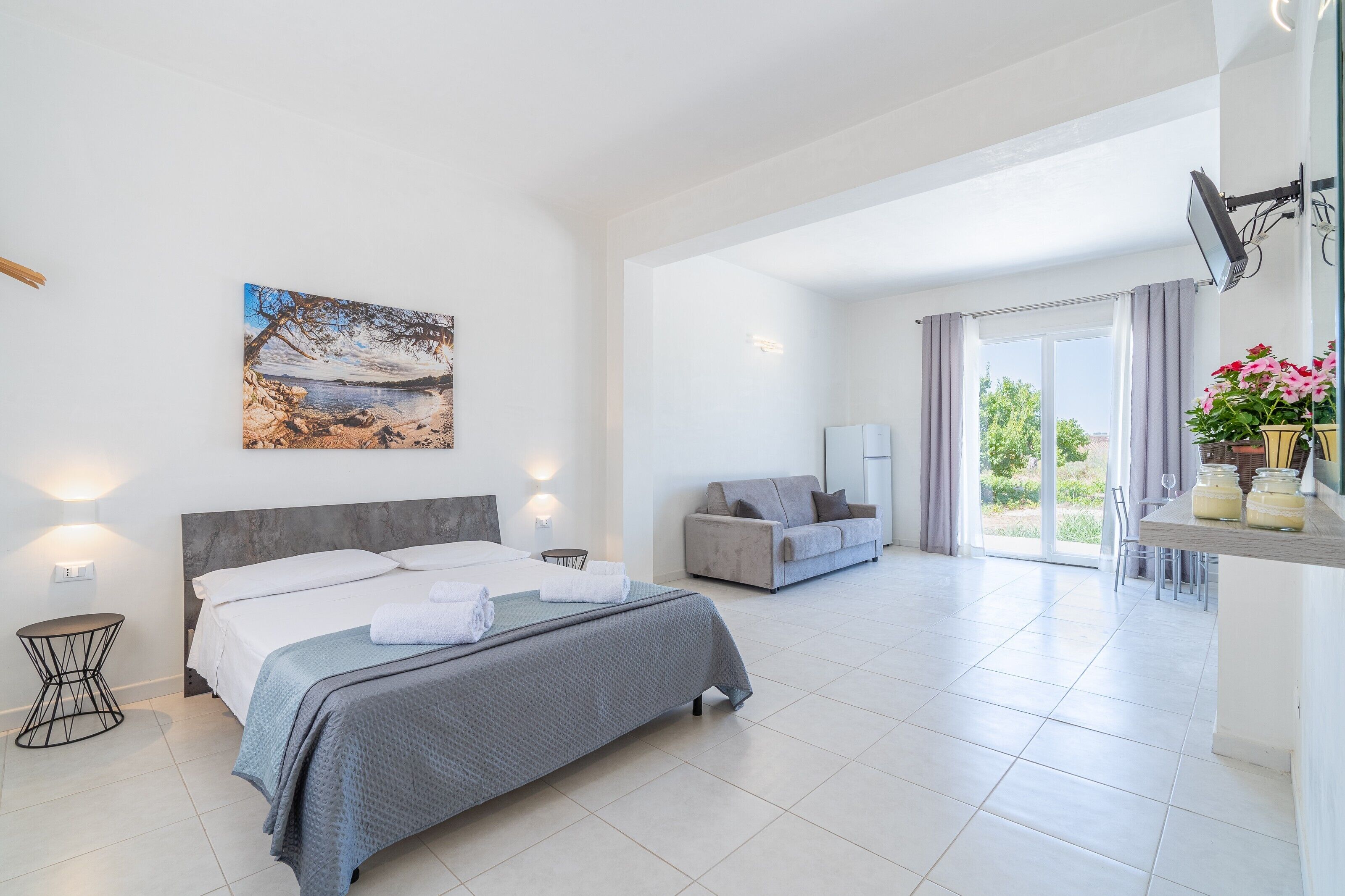 1 bedroom, bed sheets