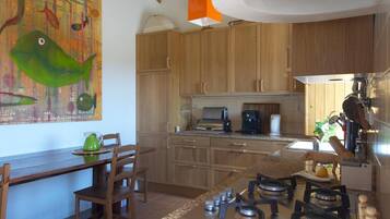 冰箱、微波炉、烤箱、炉灶