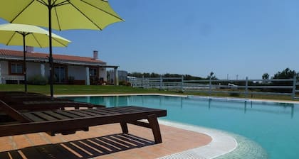Villa 'Casa Do Sol' mit Gemeinschaftspool und gemeinsamer Terrasse