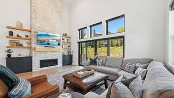 Smart TV, fireplace, ping pong, books