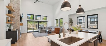 4BR Luxury w/ Private Hot Tub, Game Garage | 2 Min to New Deer Valley East