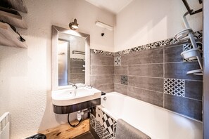 Shower - Charming Studio with Mountain View and Balcony (Bogève)