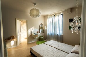 4 bedrooms, free WiFi, bed sheets