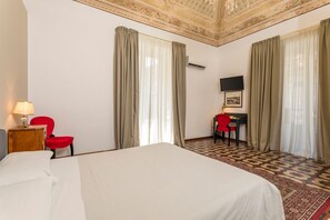 1 chambre, fer et planche à repasser, accès au Wi-Fi (inclus)